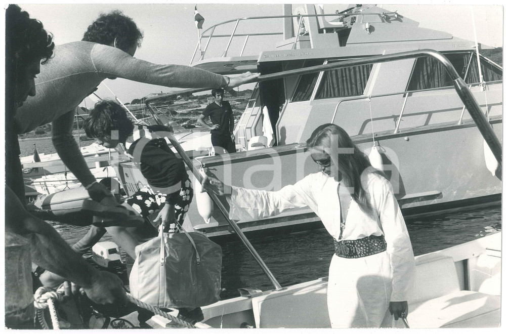 Fotografia d epoca originale 1970 ca ITALIA Catherine SPAAK e yacht CANTIERI NAVALI LIGURI Foto 30x20 cm 1