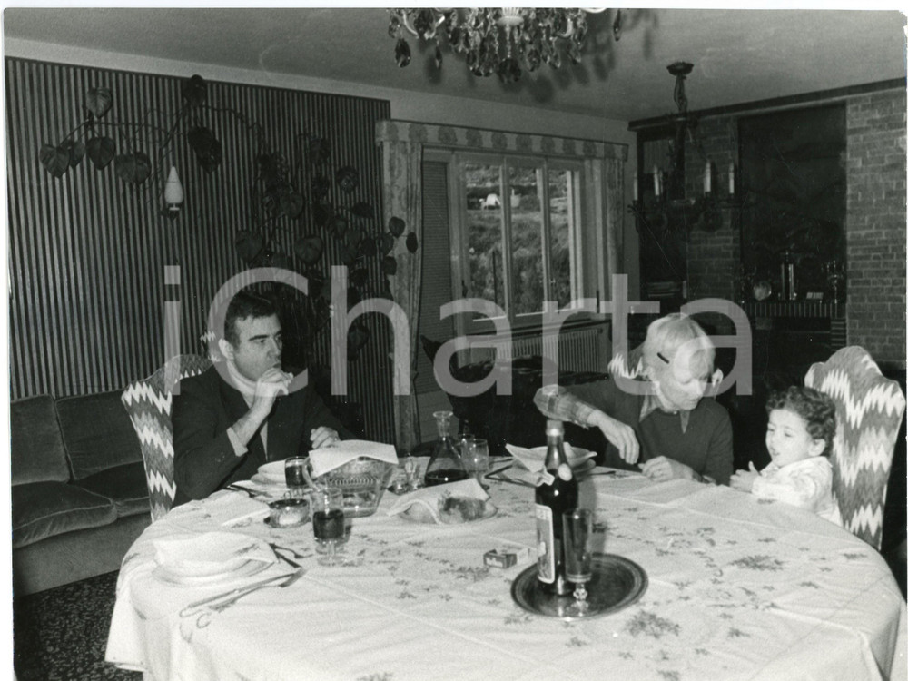 Fotografia d epoca originale 1970 ca COSTUME ITALIA Rita PAVONE Teddy RENO con il figlio  Foto 30x20 cm 1