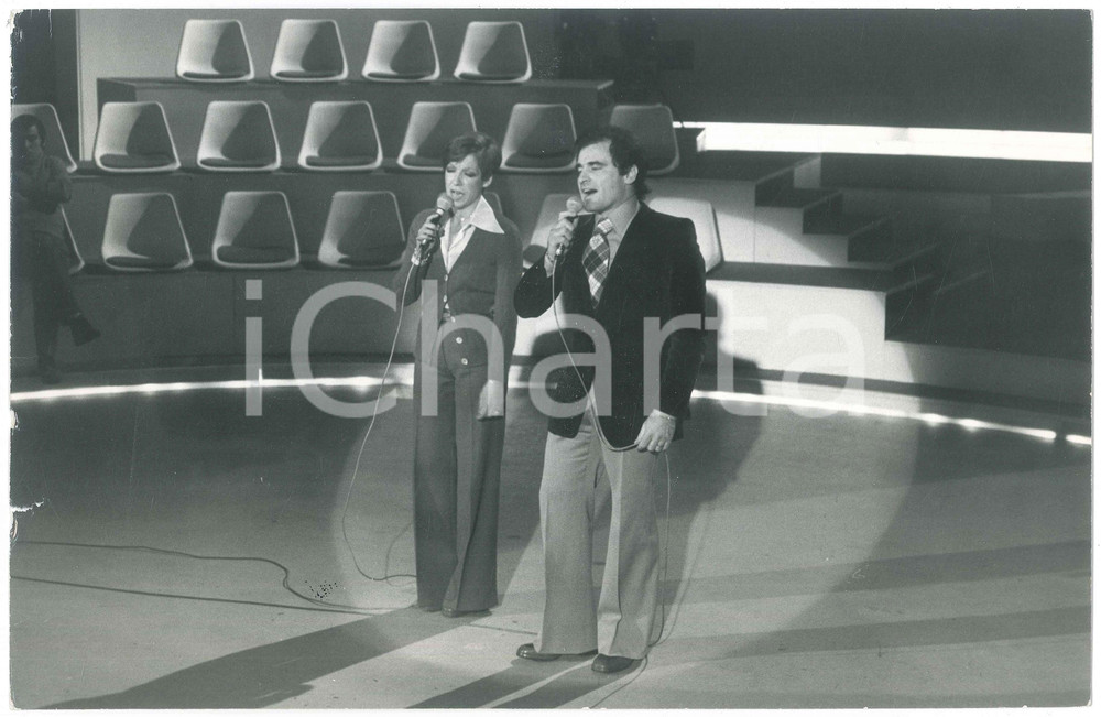 Fotografia d epoca originale 1970 ca MUSICA  VIANELLA Wilma GOICH Edoardo VIANELLO durante esibizione  Foto 1