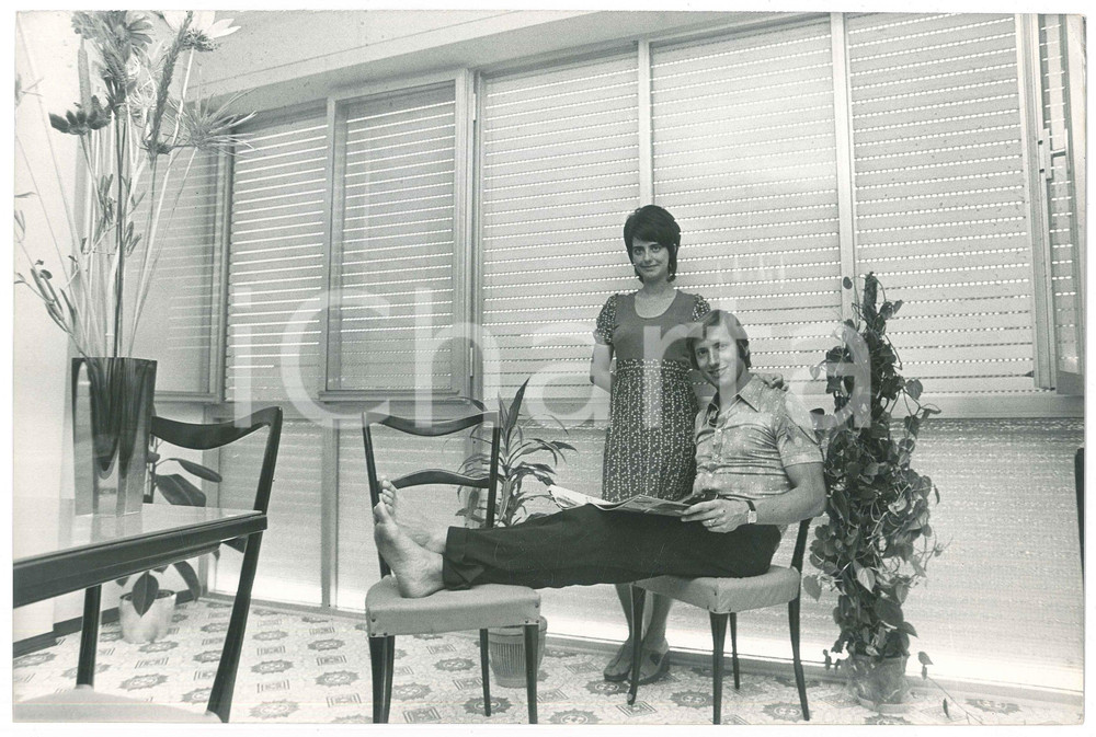 Fotografia d epoca originale 1970 ca CALCIO  JUVENTUS Pietro GEDEONE CARMIGNANI con moglie  Foto 30x20 cm 1