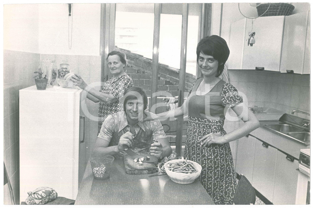 Fotografia d epoca originale 1970 ca CALCIO JUVENTUS Pietro GEDEONE CARMIGNANI con moglie e mamma  Foto 1