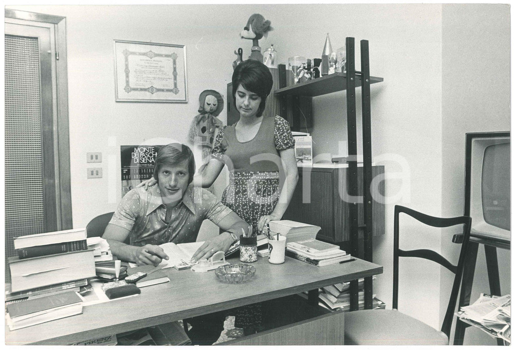 Fotografia d epoca originale 1970 ca CALCIO  JUVENTUS Pietro GEDEONE CARMIGNANI con moglie  Foto 30x20 2 1