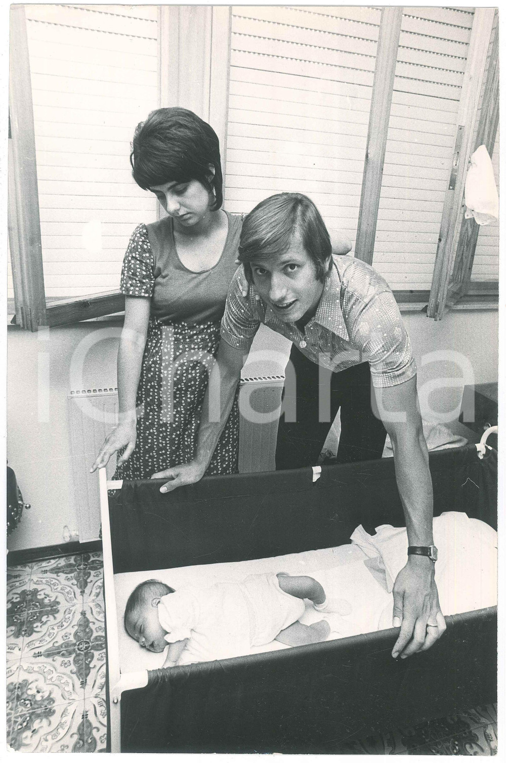 Fotografia d epoca originale 1970 ca CALCIO JUVENTUS Pietro GEDEONE CARMIGNANI con moglie e figlio  Foto 1