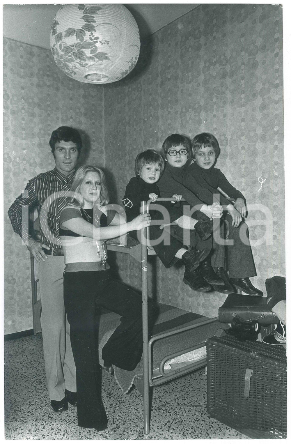 Fotografia d epoca originale 1970 ca CALCIO  INTER Lido VIERI a casa con moglie e figli  Foto 20x30 cm 6 1