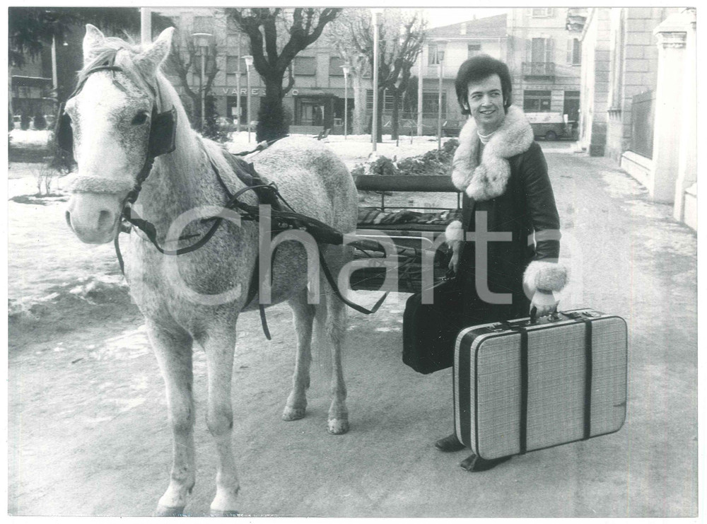 1969 MILANO Checco MARSELLA promuove "Il sole è tramontato" su carretto Foto (2)