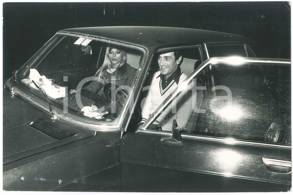 Fotografia d epoca originale 1970 ca COSTUME Marina OCCHIENA in automobile  Foto 30x20 1 1