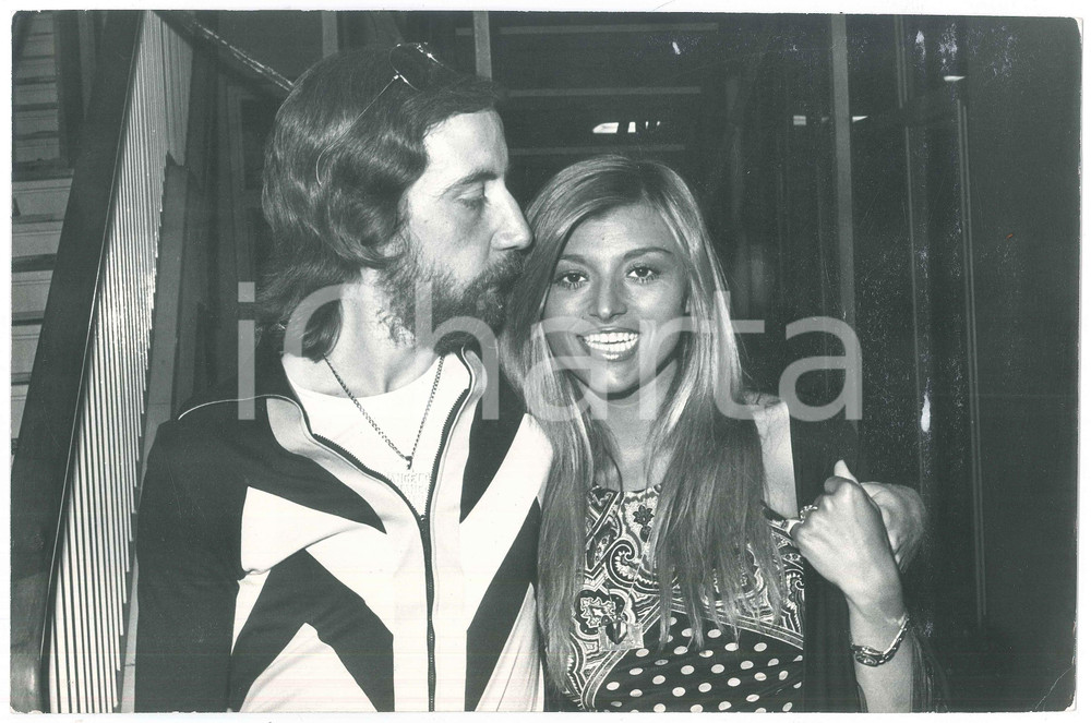 Fotografia d epoca originale 1970 ca COSTUME Marina OCCHIENA e Cristiano MINELLONO in coppia Foto 1