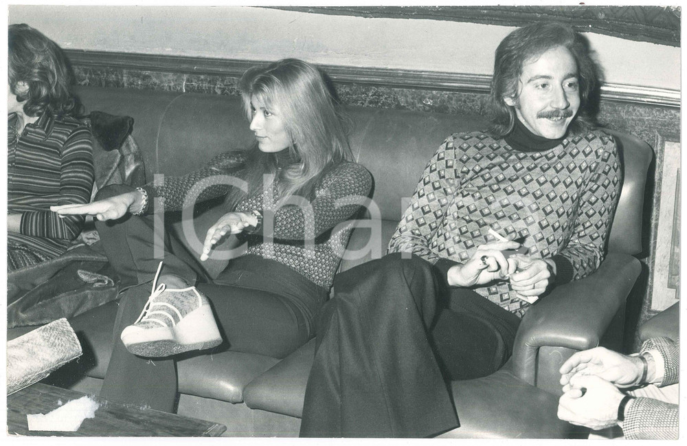 Fotografia d epoca originale 1970 ca COSTUME Marina OCCHIENA e Cristiano MINELLONO  Foto 30x20 2 1