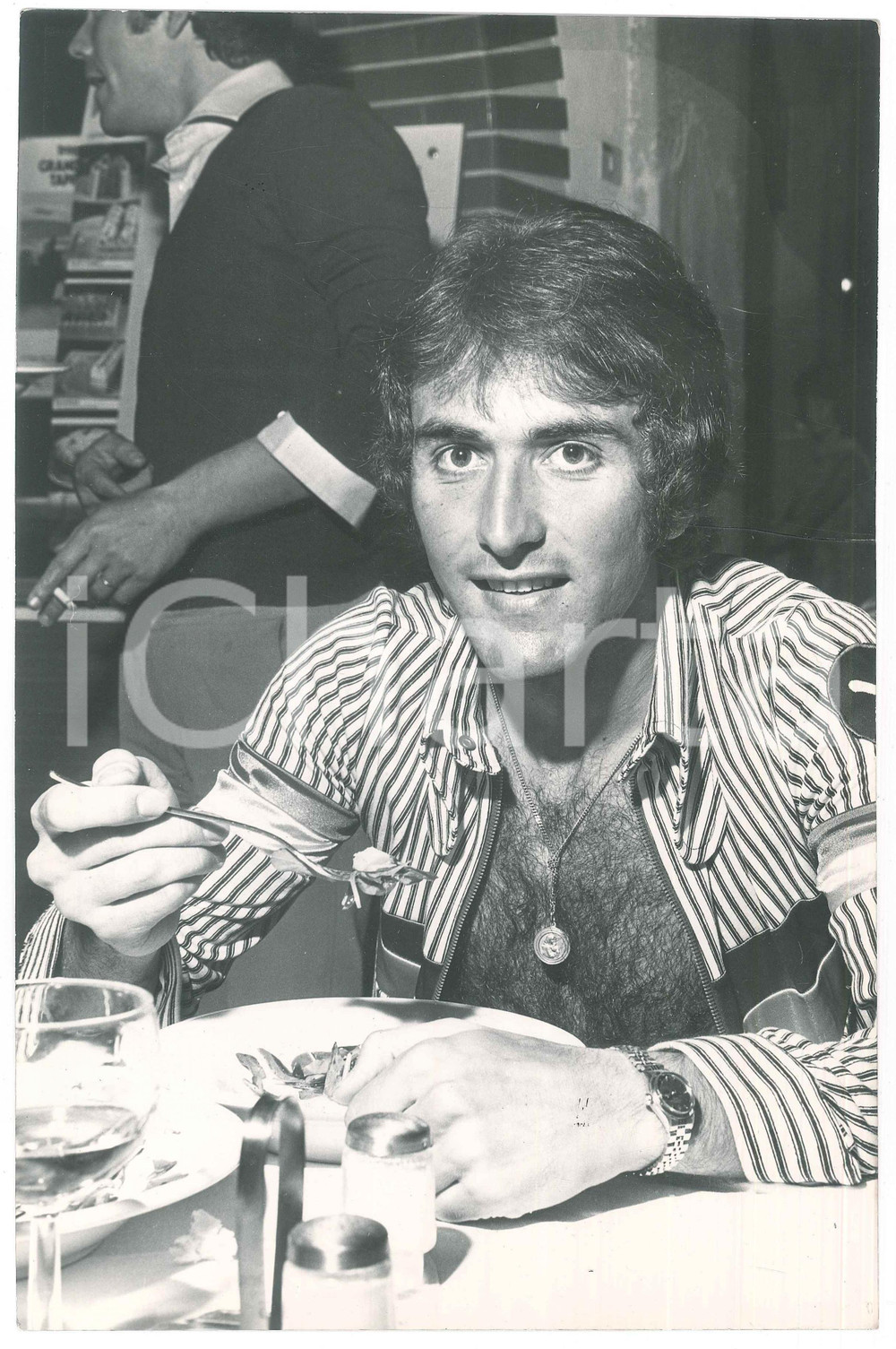 Fotografia d epoca originale 1970 ca CALCIO ITALIA Gian Piero GHIO a pranzo  Ritratto Foto 20x30 cm 1