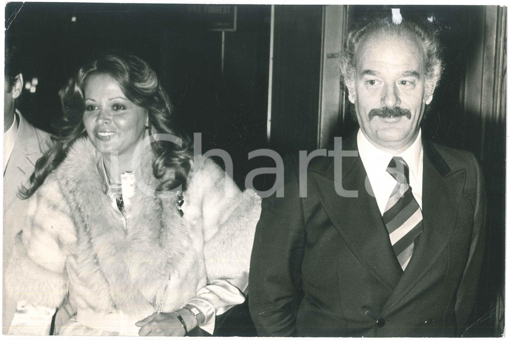 Fotografia d epoca originale 1970 ca MILANO Alfredo BINI all uscita dal ristorante A SANTA LUCIA 4 1