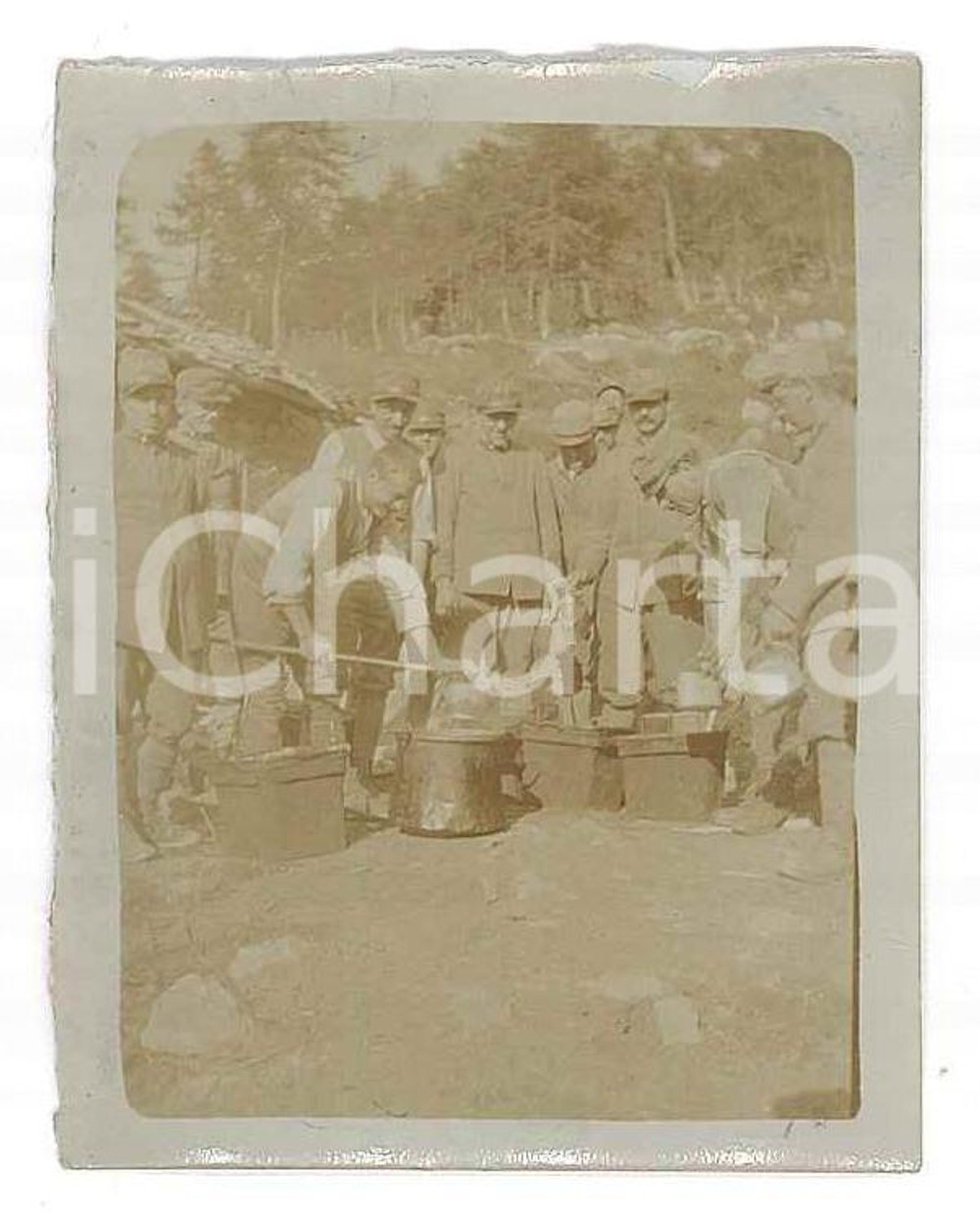 Fotografia d epoca originale 1918 WW1 ZONA DI GUERRA Soldati preparano il rancio Foto 4x6 cm 1