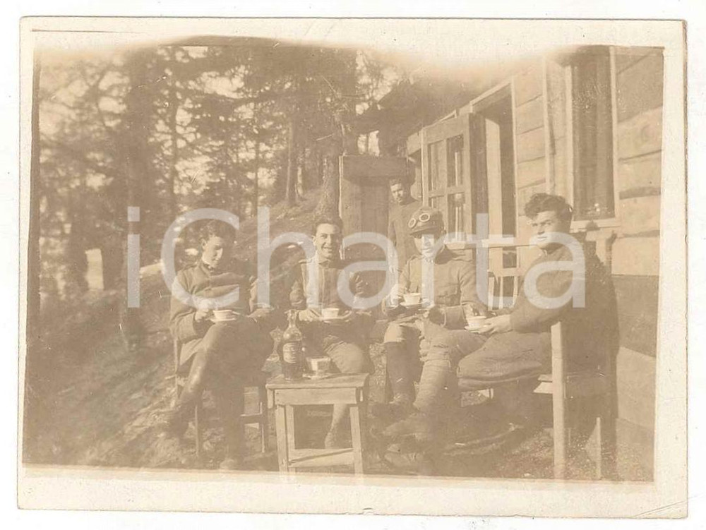 Fotografia d epoca originale Gennaio 1918 WW1 ZONA DI GUERRA Ufficiali al rifugio Foto 9x6 cm 1