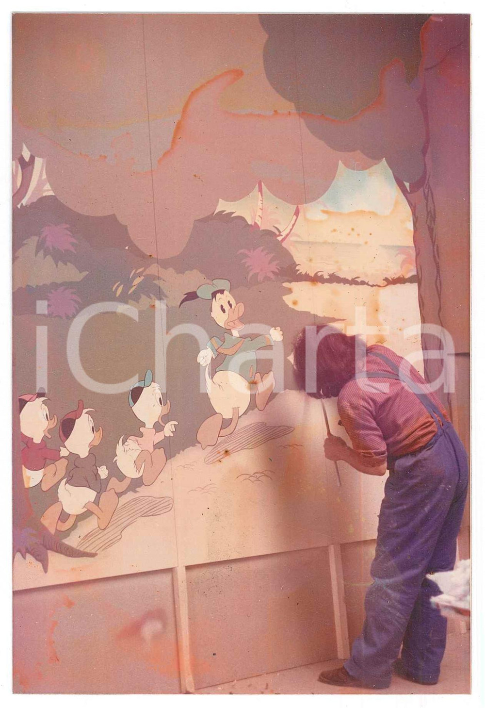 Fotografia d epoca originale 1990 ca ARTE Pittore Antonio D ATTELLIS  Opera Paperino 2 Foto 10x15 cm 1