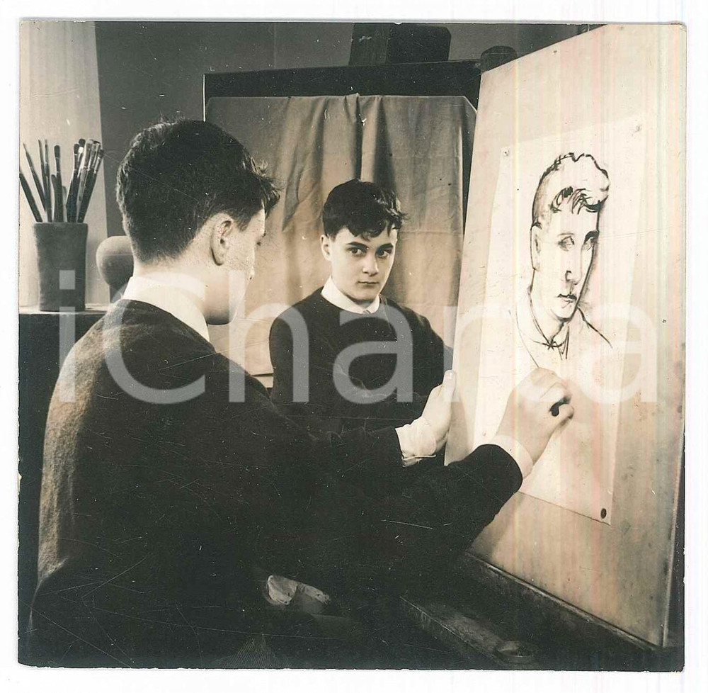 Fotografia d epoca originale 1950 ca COSTUME ITALIA Autoritratto di giovane pittore Foto 10x10 cm 1