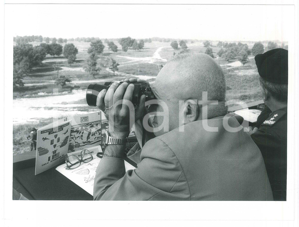 Fotografia d epoca originale 1985 ca POLITICA MSI Senatore Giorgio PISANÃ’ visita 3Â° Corpo d Armata  Foto 1