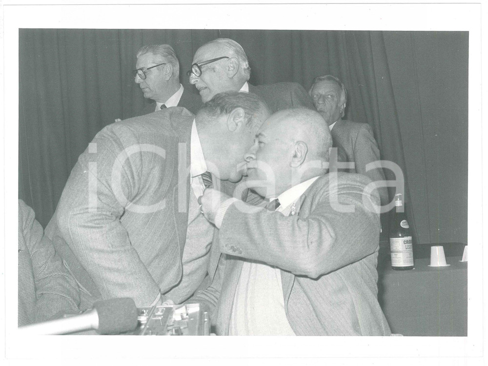Fotografia d epoca originale 1985 ca ITALIA Tom PONZI e Giorgio PISANÒ a un convegno  Foto 24x18 1 1