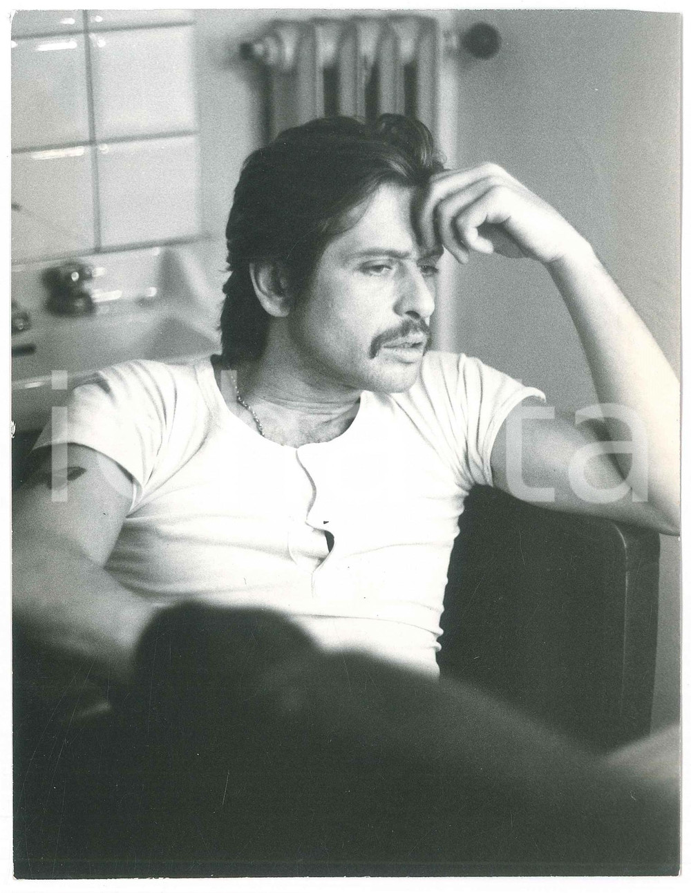 Fotografia d epoca originale 1970 ca CINEMA Attore Corrado PANI  Ritratto in cucina 4 Foto 1