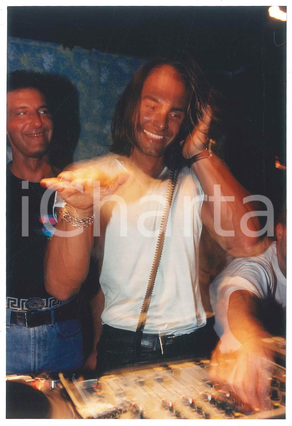 Fotografia d epoca originale 1995 Discoteca 24MILA BACI  Dj Marco BRESCIANI alla consolle Foto 1 1