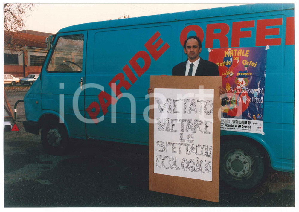 1993 CIRCO PADOVA Paride ORFEI promuove il suo "spettacolo ecologico" *Foto 4 Fotografia di agenzia, nella quale Paride Orfei promuove il suo spettacolo circense di Natale senza animali, chiedendo che non sia vietato dal Comune. CONDIZIONI:GOOD/buonoFORMATO: 22x15 cm originale e autentica 1