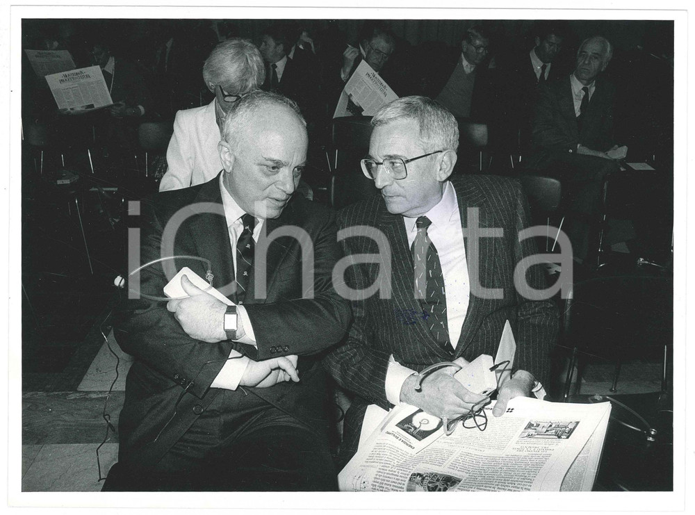 Fotografia d epoca originale 1985 ca ITALIA Vittorino COLOMBO a un convegno  Foto 24x18 cm 1