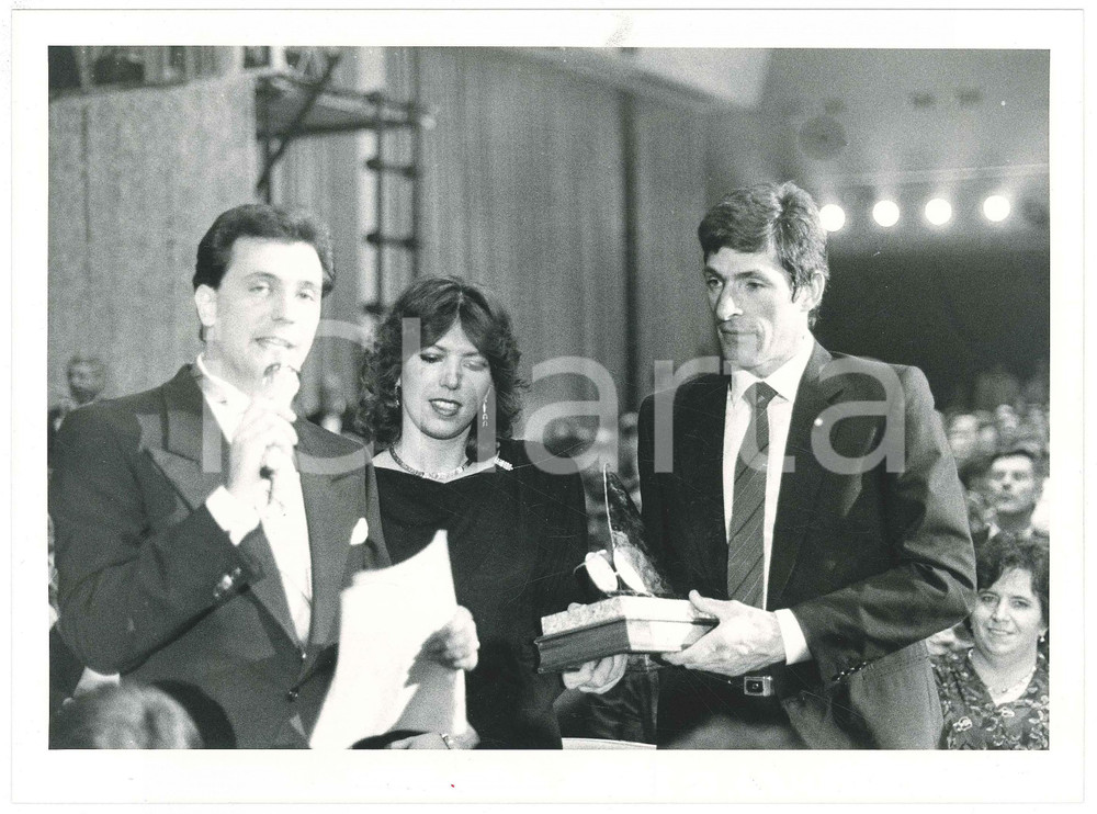 Fotografia d epoca originale 1980 ca COSTUME ITALIA Premiazione ciclista Francesco MOSER 3 Foto 24x17 cm 1