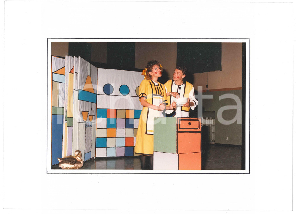 Fotografia d epoca originale 1985 SARONNO Gruppo Palcoscenico GIACOMETTO E L OCA D ORO Sabina BANFI Foto 1