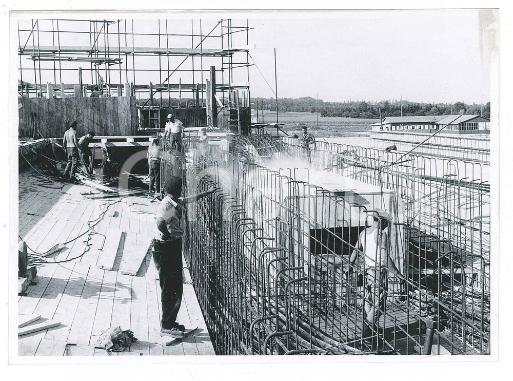 Fotografia d epoca originale Giugno 1958 GINEVRA Costruzione CERN  Main building  Posa cavi 5 Foto 1