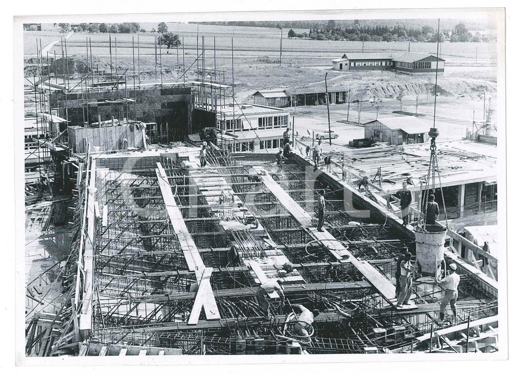 Fotografia d epoca originale Giugno 1958 GINEVRA Costruzione CERN  Main building  Posa cavi 4 Foto 1