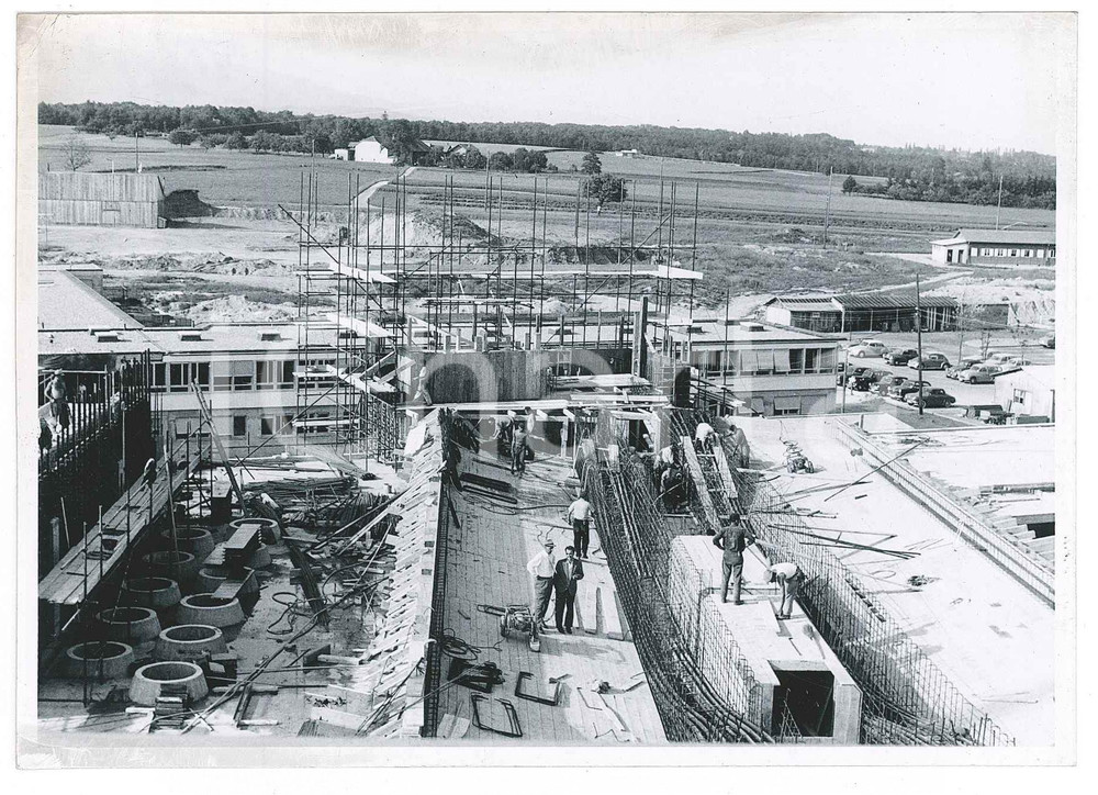 Giugno 1958 GINEVRA Costruzione CERN - Main building - Posa cavi (2) Foto