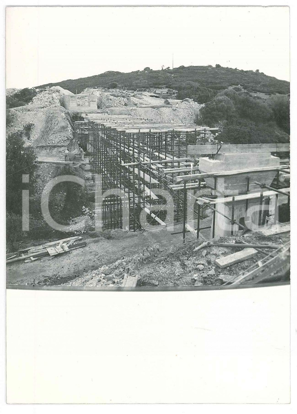 Fotografia d epoca originale 1965 ca SARDEGNA GALLURA Ponte canale 3  Cantine  Cantiere Foto 1