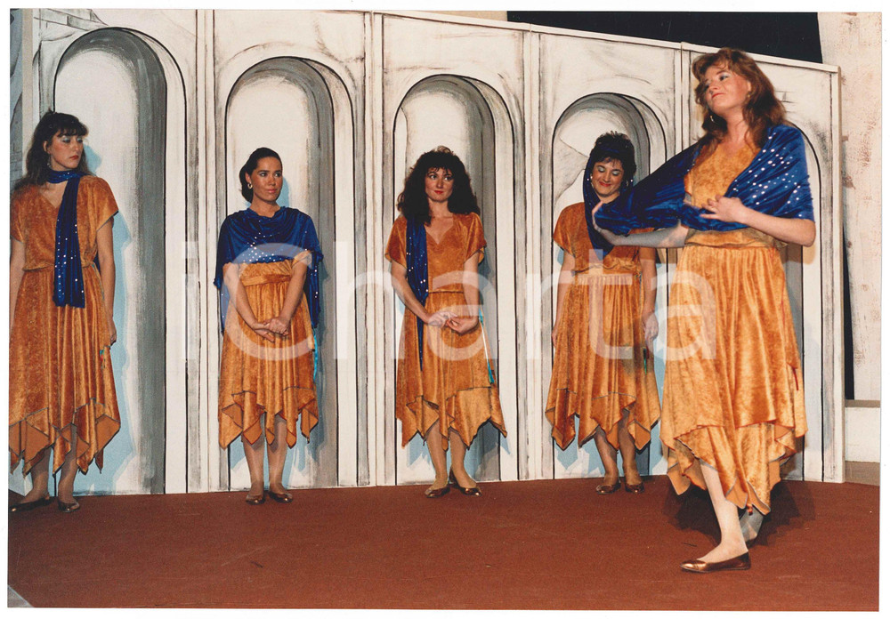 Fotografia d epoca originale 1985 SARONNO TEATRO  GRUPPO PALCOSCENICO Commedia di dieci vergini  Foto 1