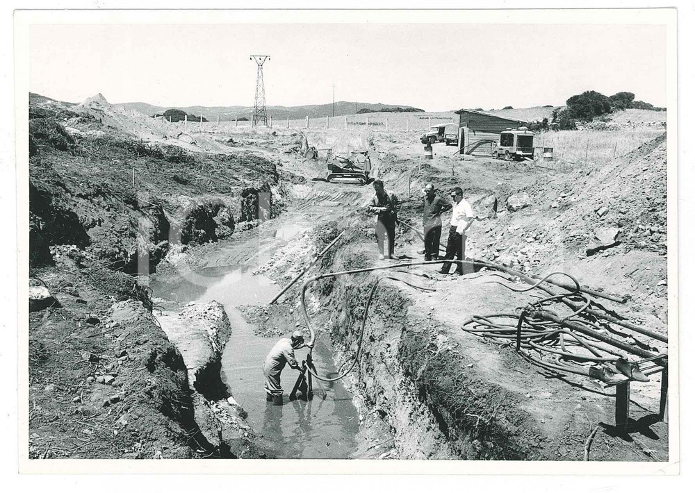 1962 SARDEGNA GALLURA Area fiume e diga del LISCIA - Cantiere *Foto (6) Fotografia originale d'epoca. CONDIZIONI:GOOD/buonoFORMATO: 15x10 cm originale e autentica 1