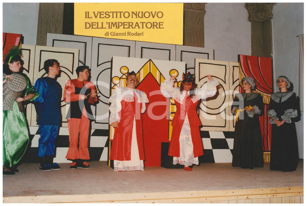 Fotografia d epoca originale 1987 SARONNO  GRUPPO PALCOSCENICO Vestito nuovo dell Imperatore  Foto 5 1