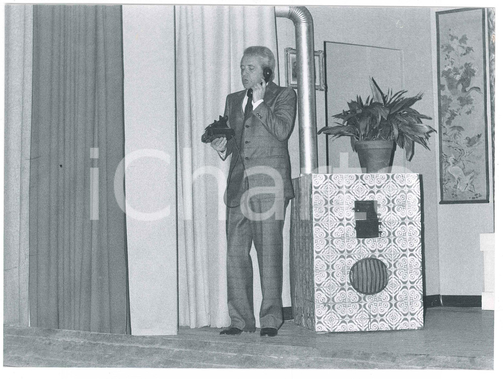 Fotografia d epoca originale 1975 SARONNO Teatro  GRUPPO PALCOSCENICO Settimo: ruba un po  meno  Foto 12 1