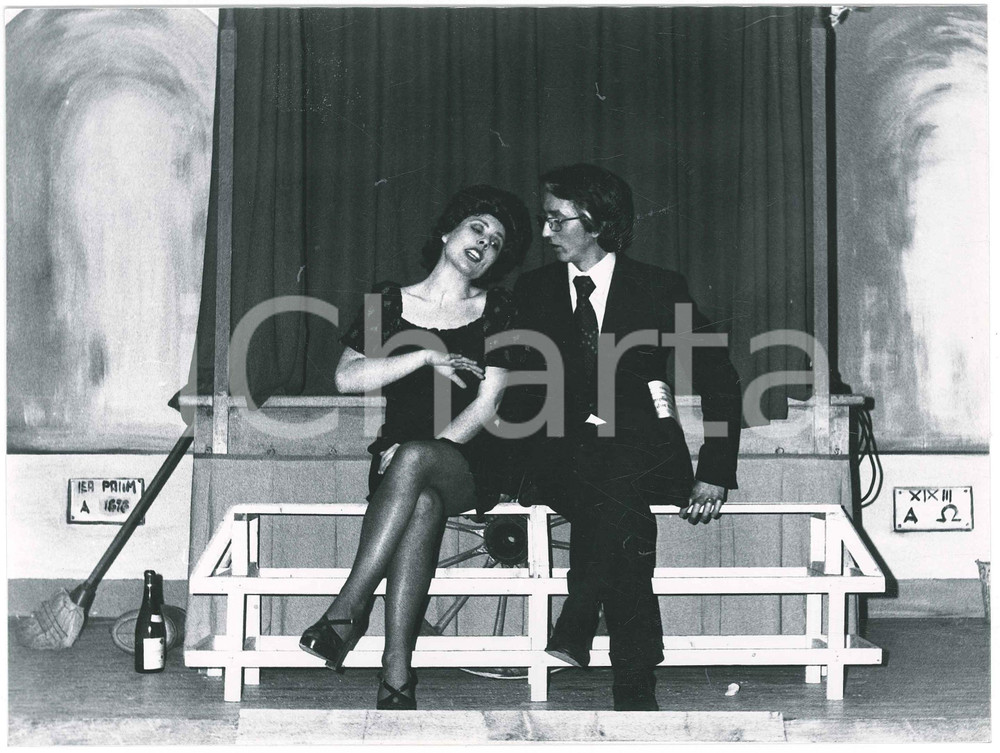 Fotografia d epoca originale 1975 SARONNO Teatro  GRUPPO PALCOSCENICO Settimo: ruba un po  meno  Foto 18 1