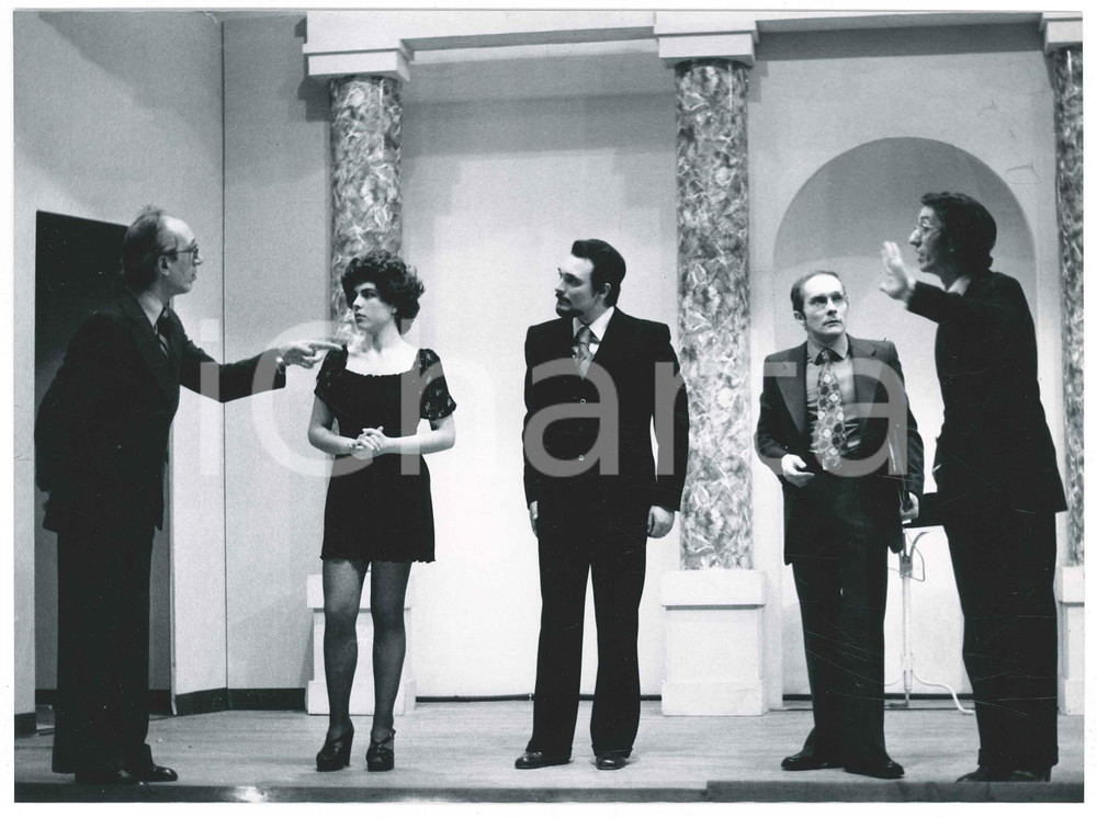 Fotografia d epoca originale 1975 SARONNO Teatro  GRUPPO PALCOSCENICO Settimo: ruba un po  meno  Foto 4 1