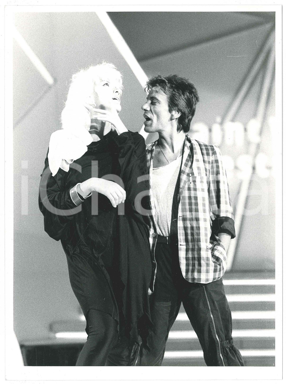 Fotografia d epoca originale 1985 ca MUSICA  SAINT VINCENT ESTATE  Donatella RETTORE 7 Foto 18x24 cm 1
