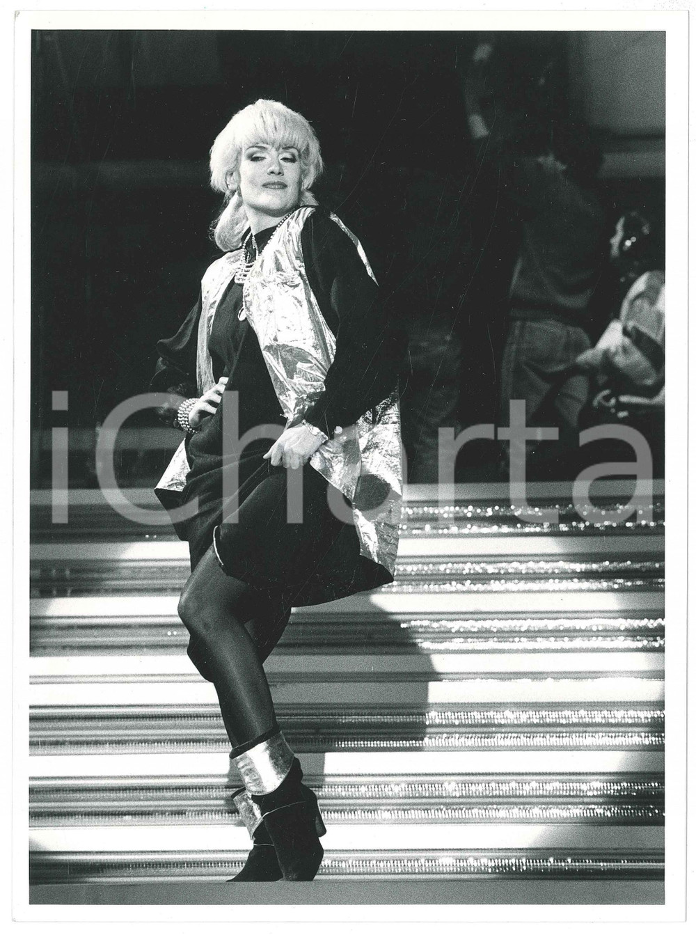 Fotografia d epoca originale 1985 ca ITALIA  MUSICA Donatella RETTORE in concerto  Foto 18x24 cm 2 1