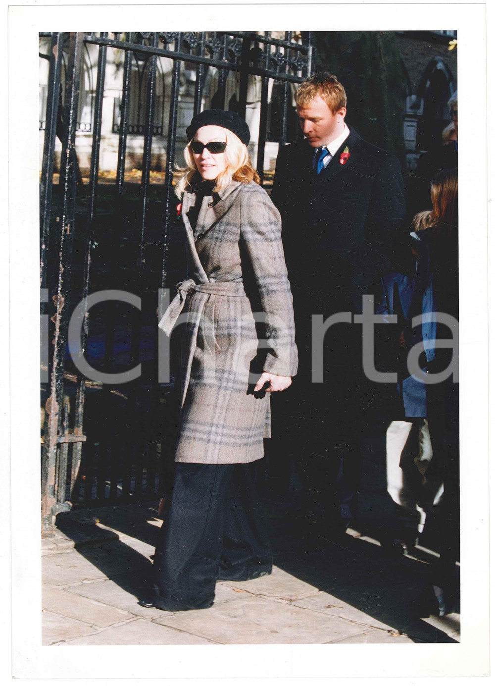 Fotografia d epoca originale 2000 LONDON KENSINGTON  MADONNA Guy RITCHIE at a Remembrance Church service 1