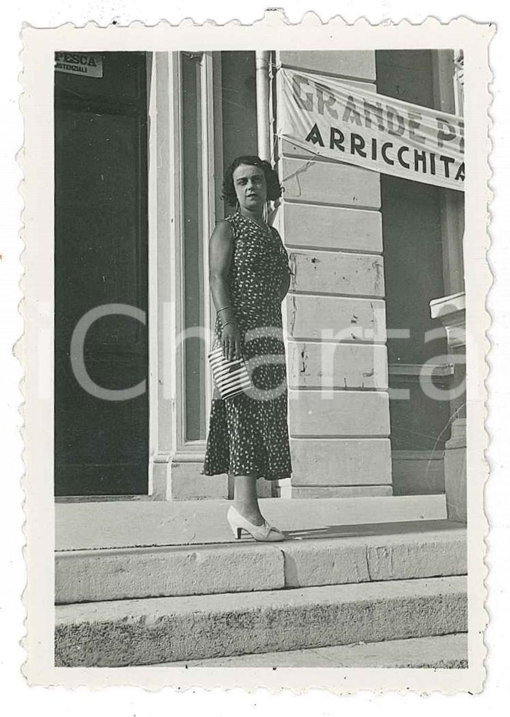 Fotografia d epoca originale 1932 CATTOLICA RN Giovane donna su scalinata  Foto VINTAGE 6x8 cm 1