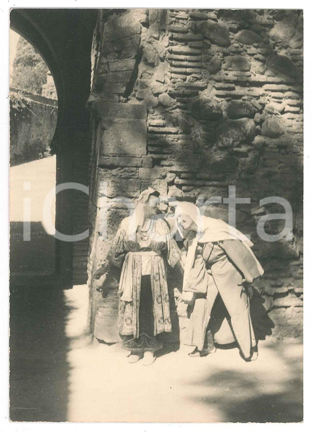 Fotografia d epoca originale 1950 ca ITALIA FOLKLORE  Teatro dialettale  Coppia in costume  Foto 10x15 cm 1