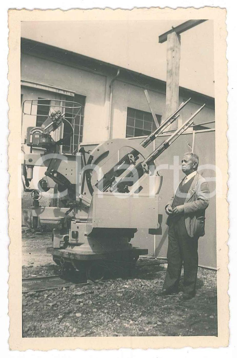 Fotografia d epoca originale 1933 LOMBARDIA Cannonemitragliera SCOTTI in un capannone  Foto 2 1