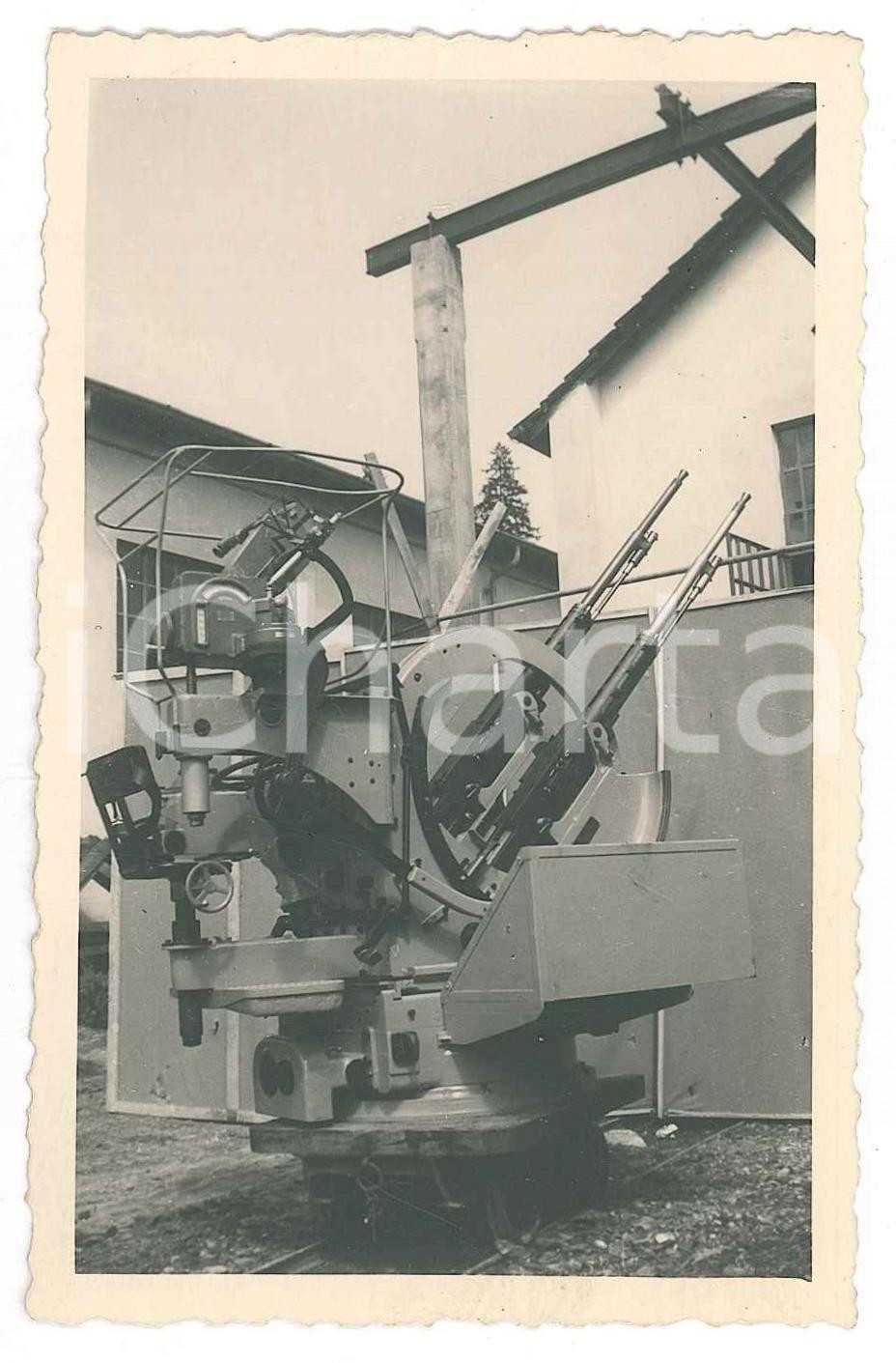 Fotografia d epoca originale 1933 LOMBARDIA Cannonemitragliera SCOTTI in un capannone  Foto 3 1