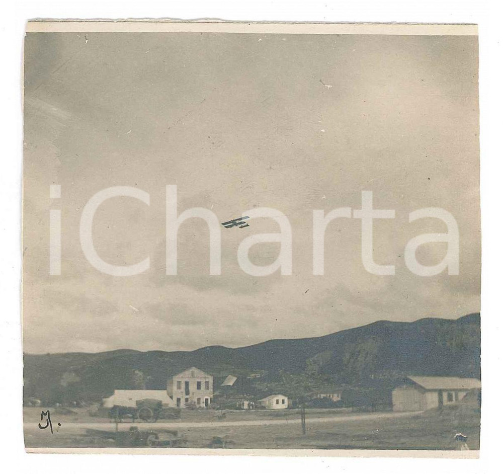 Fotografia d epoca originale 1915 ca WW1 ITALIA Aeroplano in volo sulla campagna  Foto 9x9 cm 1