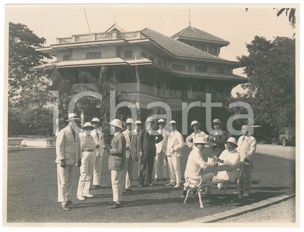 Fotografia d epoca originale 1920 ca BANGKOK Ambasciata italiana   Gruppo di uomini in giardino Foto RARA 1 1