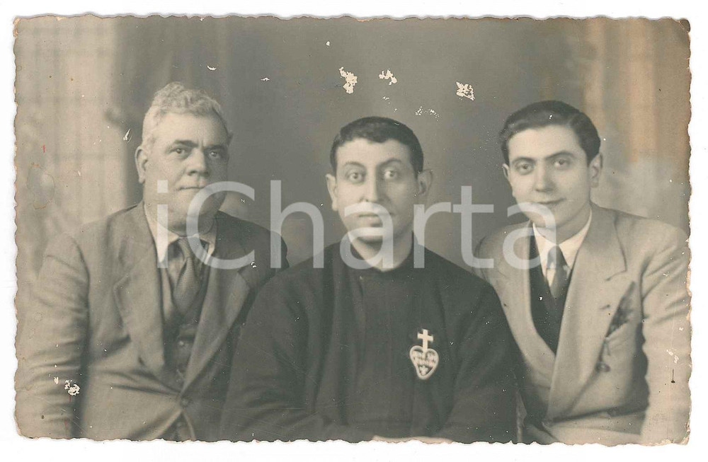 Fotografia d epoca originale 1945 ca COSTUME ITALIA Padre passionista con la famiglia  Foto 14x9 cm 1