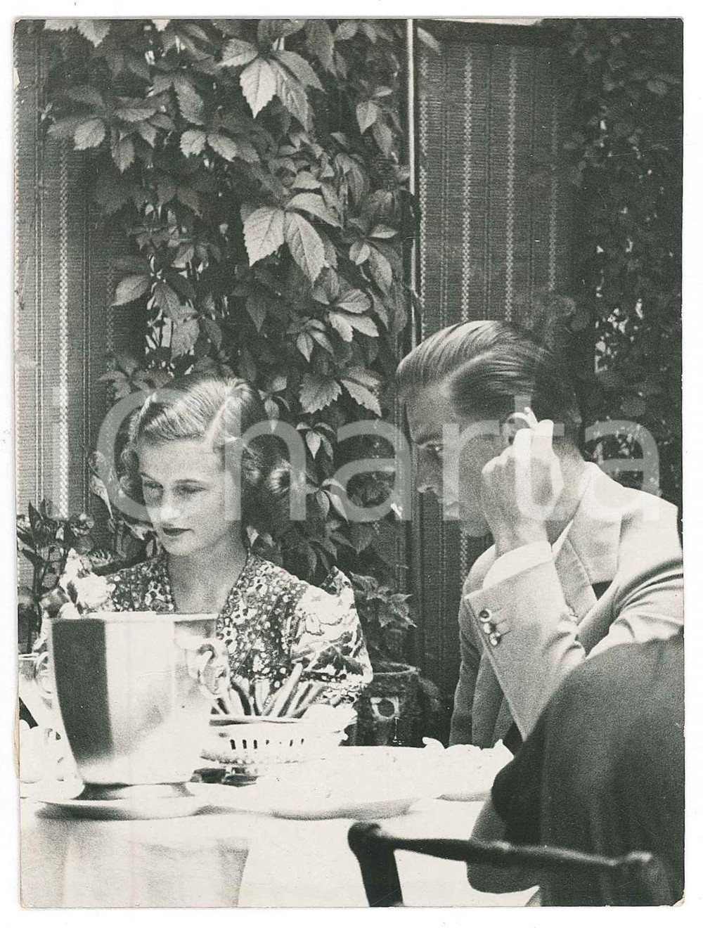 Fotografia d epoca originale 1937 VENEZIA  Elie DUPONT  Amanti americani a colazione Foto gossip 10x13 1