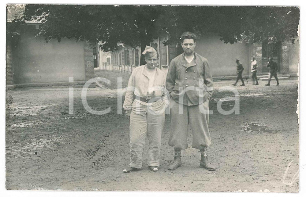 Fotografia d epoca originale 1940 ca s. l. WW2 Prigionieri di guerra  Ritratto Foto DANNEGGIATA 14x9 cm 1