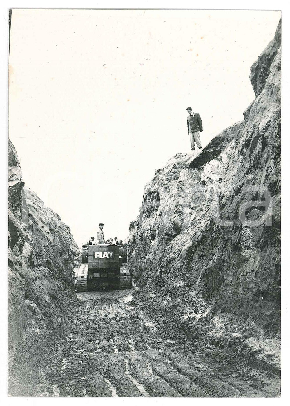 Fotografia d epoca originale 1965 ca SARDEGNA GALLURA CAPICHERA Scavo galleria artificiale  Cantiere Foto 3 1