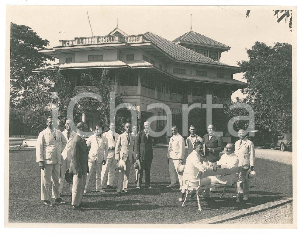 Fotografia d epoca originale 1920 ca BANGKOK Ambasciata italiana   Gruppo di uomini in giardino Foto RARA 2 1